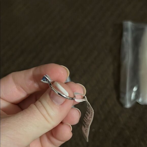 Elegant Silver and Blue Stone diamond Ring - Picture 3 of 9